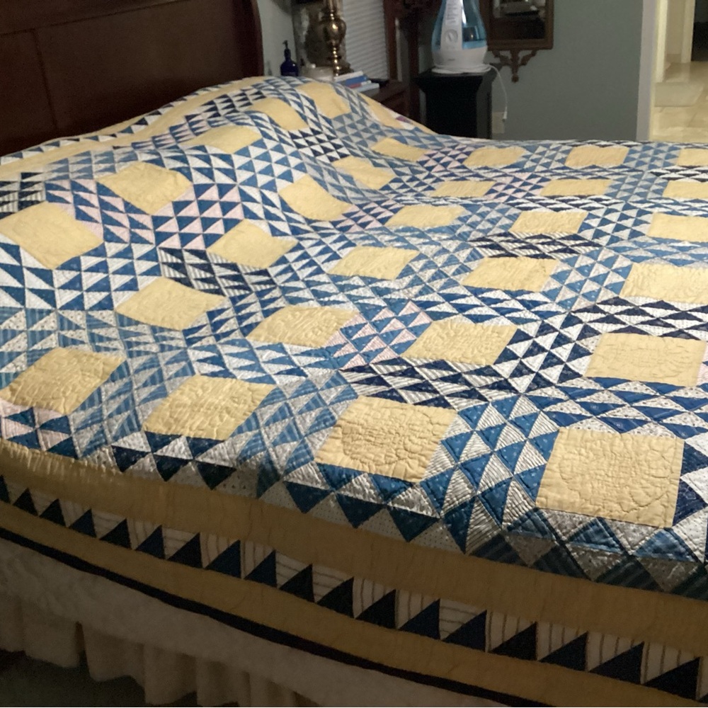 Blue and Cream Geometric Quilt Bedding - Picture 8 of 16